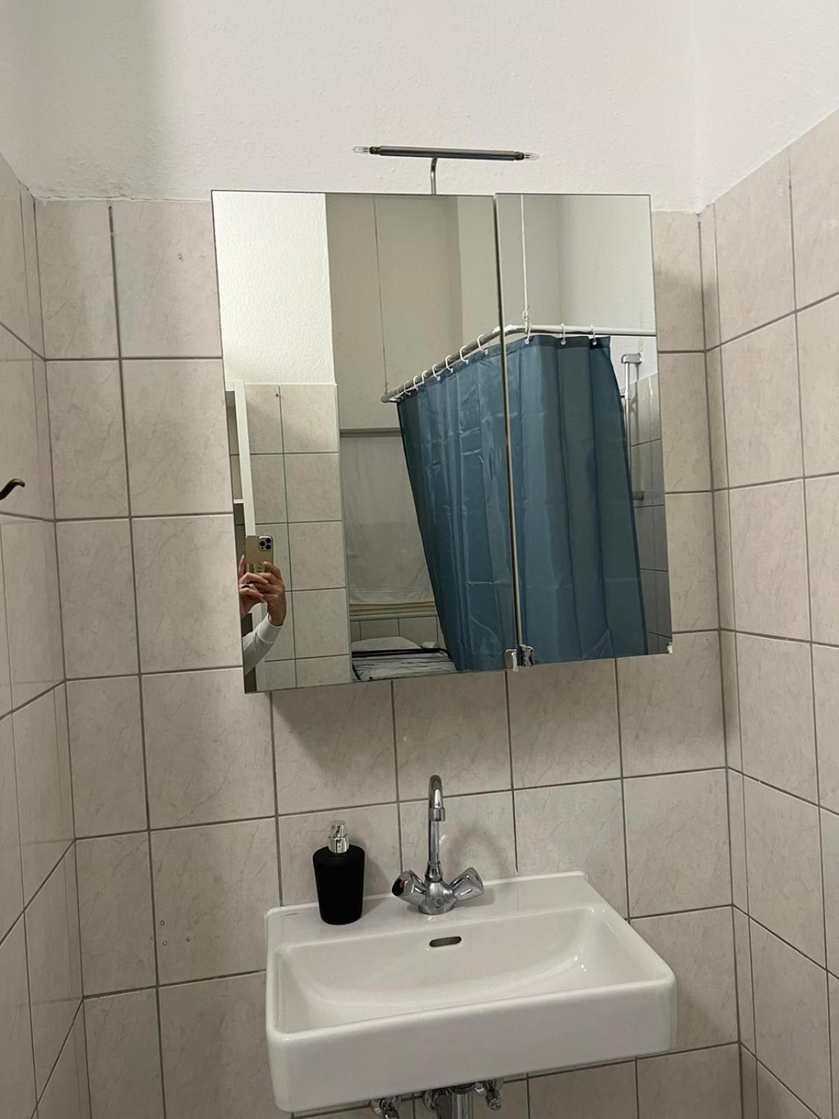 Lovely 3br Apt Next To Meidling Station *
