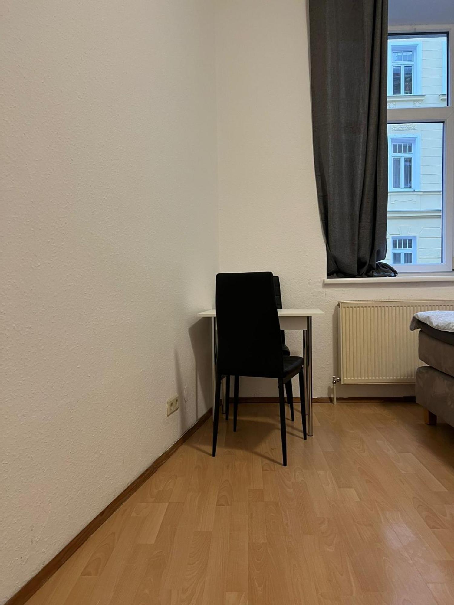 Lovely 3br Apt Next To Meidling Station * Wien