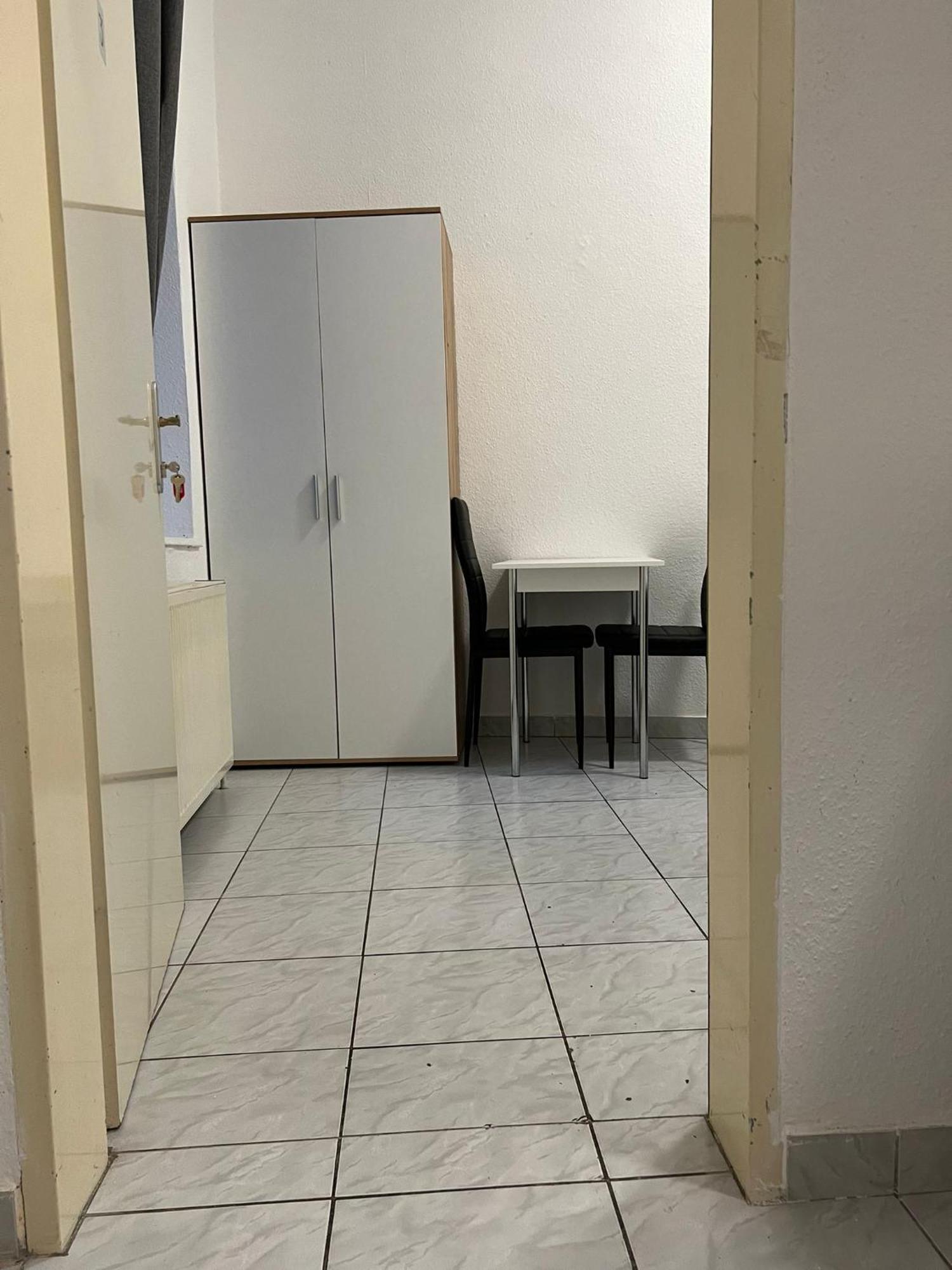 Apartment Lovely 3br Apt Next To Meidling Station *